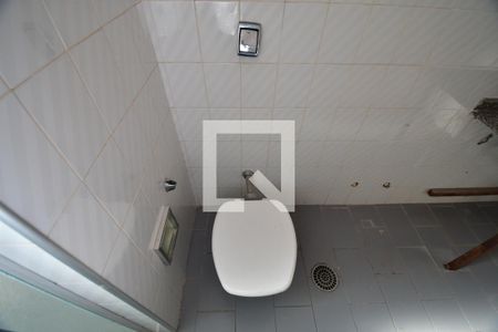 Casa à venda com 325m², 6 quartos e 3 vagasBanheiro 1