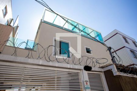 Casa à venda com 104m², 3 quartos e 2 vagas Casa à venda com 104m², 3 quartos e 2 vagasFachada