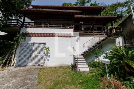 Casa de condomínio para alugar com 400m², 4 quartos e 2 vagasFachada