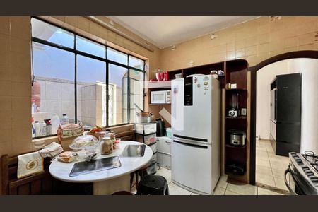 Casa à venda com 263m², 4 quartos e 6 vagasCozinha