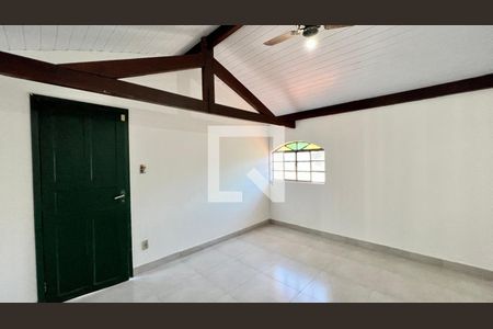 Casa à venda com 263m², 4 quartos e 6 vagasSala externa