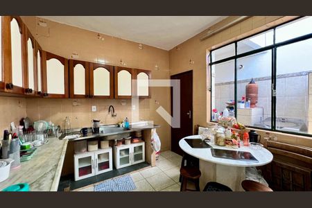 Casa à venda com 263m², 4 quartos e 6 vagasCozinha