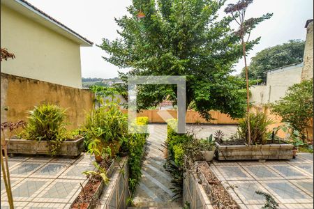 Casa à venda com 250m², 3 quartos e 2 vagas Casa à venda com 250m², 3 quartos e 2 vagasQuintal