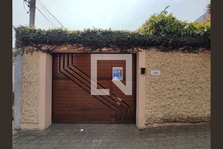 Casa à venda com 250m², 3 quartos e 2 vagas Casa à venda com 250m², 3 quartos e 2 vagasFachada