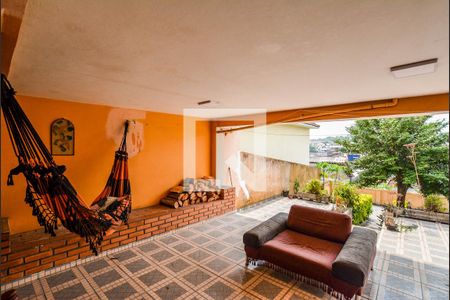 Casa à venda com 250m², 3 quartos e 2 vagas Casa à venda com 250m², 3 quartos e 2 vagasÁrea de Serviço