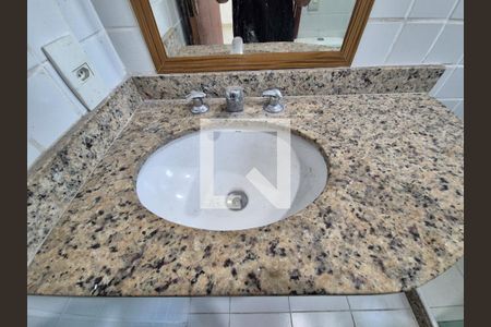 Casa de condomínio para alugar com 220m², 4 quartos e 4 vagas Casa de condomínio para alugar com 220m², 4 quartos e 4 vagasBanheiro da Suíte 4