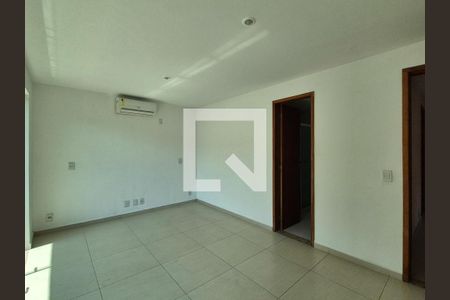 Casa de condomínio para alugar com 220m², 4 quartos e 4 vagas Casa de condomínio para alugar com 220m², 4 quartos e 4 vagasSuíte 2