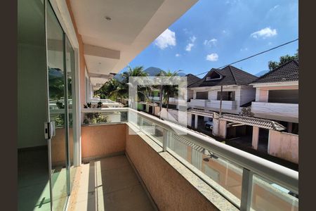 Casa de condomínio para alugar com 220m², 4 quartos e 4 vagas Casa de condomínio para alugar com 220m², 4 quartos e 4 vagasVaranda da Suíte 2