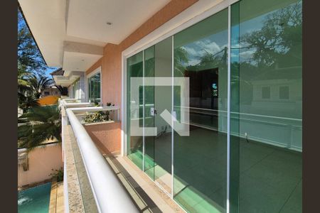 Casa de condomínio para alugar com 220m², 4 quartos e 4 vagas Casa de condomínio para alugar com 220m², 4 quartos e 4 vagasVaranda da suite 1