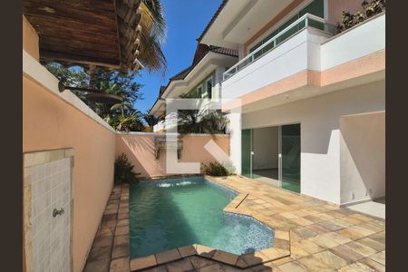 Casa de condomínio para alugar com 220m², 4 quartos e 4 vagas Casa de condomínio para alugar com 220m², 4 quartos e 4 vagasÁrea externa