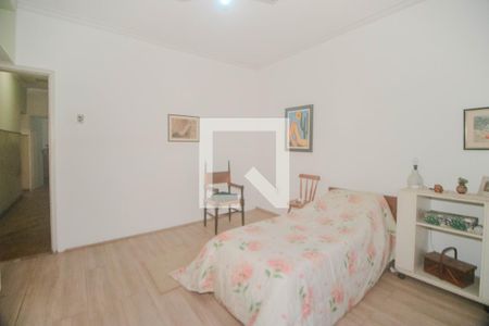 Casa à venda com 411m², 5 quartos e 4 vagas Casa à venda com 411m², 5 quartos e 4 vagasQuarto 4