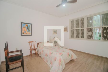 Casa à venda com 411m², 5 quartos e 4 vagas Casa à venda com 411m², 5 quartos e 4 vagasQuarto 4