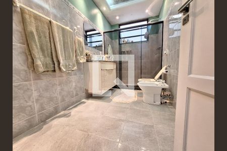 Apartamento à venda com 155m², 4 quartos e 1 vaga Apartamento à venda com 155m², 4 quartos e 1 vagaBanheiro