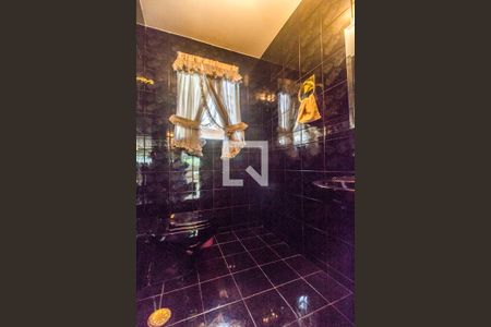 Casa de condomínio à venda com 651m², 4 quartos e 6 vagas Casa de condomínio à venda com 651m², 4 quartos e 6 vagasLavabo