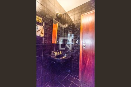 Casa de condomínio à venda com 651m², 4 quartos e 6 vagas Casa de condomínio à venda com 651m², 4 quartos e 6 vagasLavabo