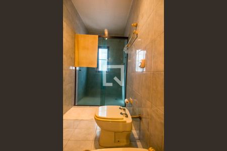 Casa de condomínio à venda com 651m², 4 quartos e 6 vagas Casa de condomínio à venda com 651m², 4 quartos e 6 vagasBanheiro da Suíte 2