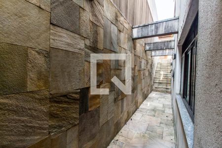 Casa de condomínio à venda com 651m², 4 quartos e 6 vagas Casa de condomínio à venda com 651m², 4 quartos e 6 vagasCorredor