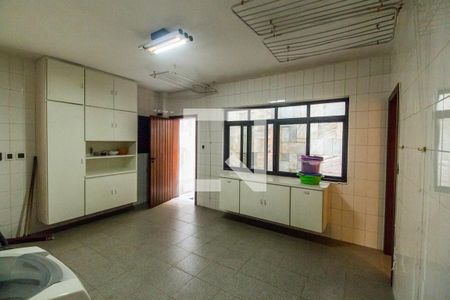 Casa de condomínio à venda com 651m², 4 quartos e 6 vagas Casa de condomínio à venda com 651m², 4 quartos e 6 vagasÁrea de Serviço