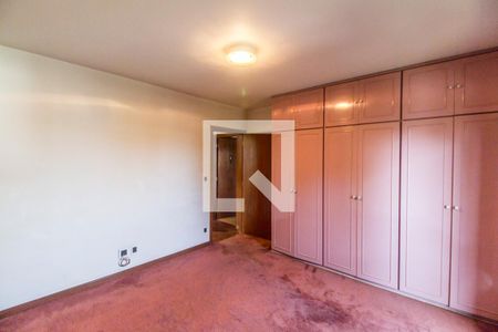 Casa de condomínio à venda com 651m², 4 quartos e 6 vagas Casa de condomínio à venda com 651m², 4 quartos e 6 vagasQuarto 2