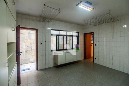 Casa de condomínio à venda com 651m², 4 quartos e 6 vagas Casa de condomínio à venda com 651m², 4 quartos e 6 vagasÁrea de Serviço