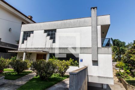 Casa de condomínio à venda com 651m², 4 quartos e 6 vagas Casa de condomínio à venda com 651m², 4 quartos e 6 vagasVista da Rua