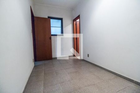 Casa de condomínio à venda com 651m², 4 quartos e 6 vagas Casa de condomínio à venda com 651m², 4 quartos e 6 vagasQuarto de Serviço