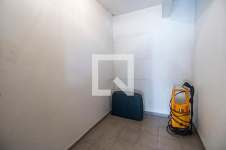 Casa de condomínio à venda com 651m², 4 quartos e 6 vagas Casa de condomínio à venda com 651m², 4 quartos e 6 vagasAdega