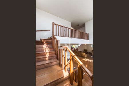 Casa de condomínio à venda com 651m², 4 quartos e 6 vagas Casa de condomínio à venda com 651m², 4 quartos e 6 vagasCorredor