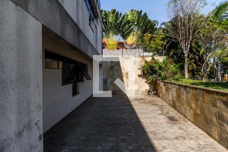 Casa de condomínio à venda com 651m², 4 quartos e 6 vagas Casa de condomínio à venda com 651m², 4 quartos e 6 vagasGaragem