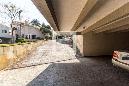 Casa de condomínio à venda com 651m², 4 quartos e 6 vagas Casa de condomínio à venda com 651m², 4 quartos e 6 vagasGaragem
