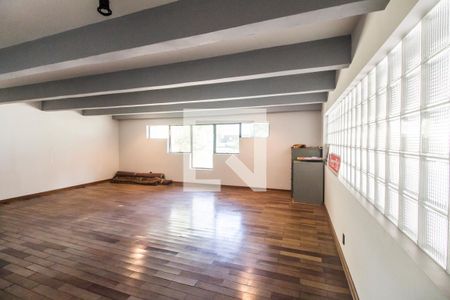 Casa de condomínio à venda com 651m², 4 quartos e 6 vagas Casa de condomínio à venda com 651m², 4 quartos e 6 vagasÁrea comum - Salão de festas