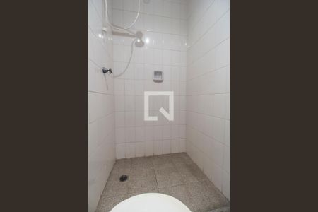 Casa de condomínio à venda com 651m², 4 quartos e 6 vagas Casa de condomínio à venda com 651m², 4 quartos e 6 vagasBanheiro de serviço