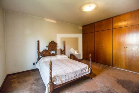 Casa de condomínio à venda com 651m², 4 quartos e 6 vagas Casa de condomínio à venda com 651m², 4 quartos e 6 vagasQuarto 3