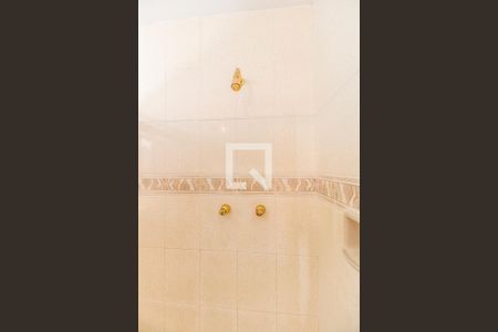 Casa de condomínio à venda com 651m², 4 quartos e 6 vagas Casa de condomínio à venda com 651m², 4 quartos e 6 vagasBanheiro da Suíte 1