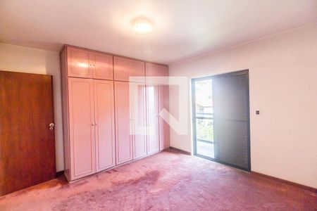 Casa de condomínio à venda com 651m², 4 quartos e 6 vagas Casa de condomínio à venda com 651m², 4 quartos e 6 vagasQuarto 2