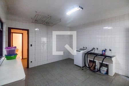 Casa de condomínio à venda com 651m², 4 quartos e 6 vagas Casa de condomínio à venda com 651m², 4 quartos e 6 vagasÁrea de Serviço