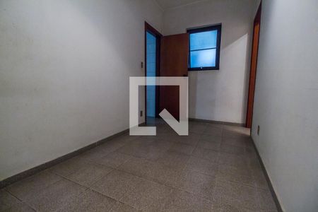 Casa de condomínio à venda com 651m², 4 quartos e 6 vagas Casa de condomínio à venda com 651m², 4 quartos e 6 vagasQuarto de Serviço