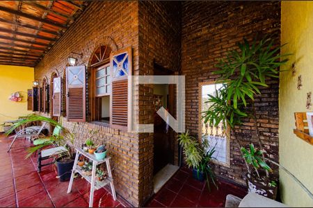 Casa à venda com 230m², 3 quartos e 4 vagas Casa à venda com 230m², 3 quartos e 4 vagasVaranda