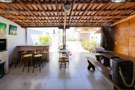 Casa à venda com 230m², 3 quartos e 4 vagas Casa à venda com 230m², 3 quartos e 4 vagasÁrea de churrasco