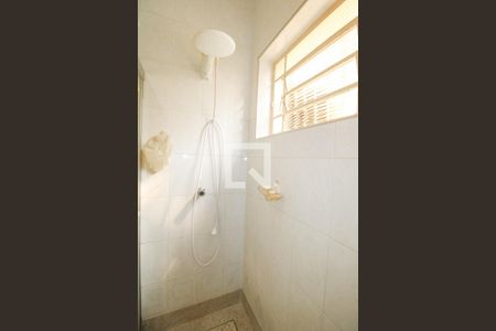 Casa à venda com 367m², 2 quartos e 2 vagasBanheiro quarto 2