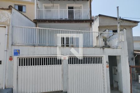 Casa à venda com 172m², 4 quartos e 2 vagas Casa à venda com 172m², 4 quartos e 2 vagasFachada