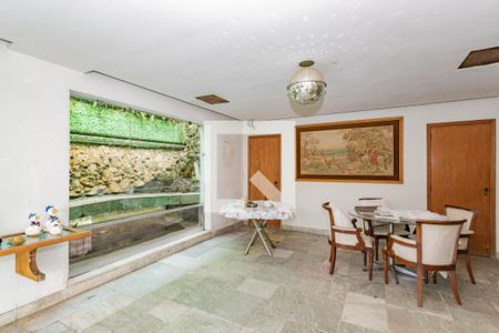 Casa à venda com 473m², 3 quartos e 4 vagas Casa à venda com 473m², 3 quartos e 4 vagasÁrea externa