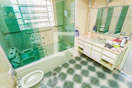 Casa à venda com 473m², 3 quartos e 4 vagas Casa à venda com 473m², 3 quartos e 4 vagasBanheiro da Suíte 1