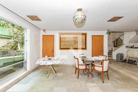 Casa à venda com 473m², 3 quartos e 4 vagas Casa à venda com 473m², 3 quartos e 4 vagasÁrea externa