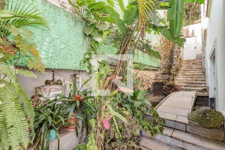 Casa à venda com 473m², 3 quartos e 4 vagas Casa à venda com 473m², 3 quartos e 4 vagasQuintal