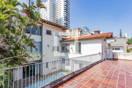 Casa à venda com 473m², 3 quartos e 4 vagas Casa à venda com 473m², 3 quartos e 4 vagasVaranda