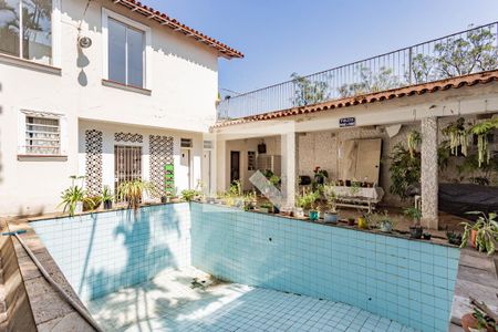 Casa à venda com 473m², 3 quartos e 4 vagas Casa à venda com 473m², 3 quartos e 4 vagasÁrea externa