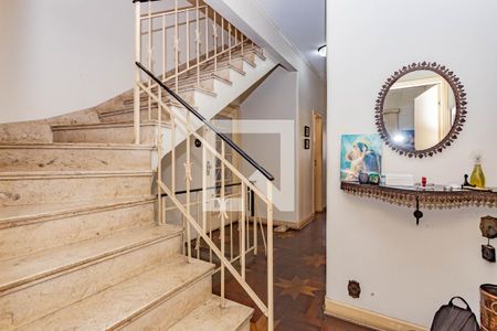 Casa à venda com 473m², 3 quartos e 4 vagas Casa à venda com 473m², 3 quartos e 4 vagasHall