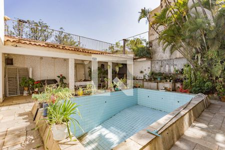 Casa à venda com 473m², 3 quartos e 4 vagas Casa à venda com 473m², 3 quartos e 4 vagasÁrea externa