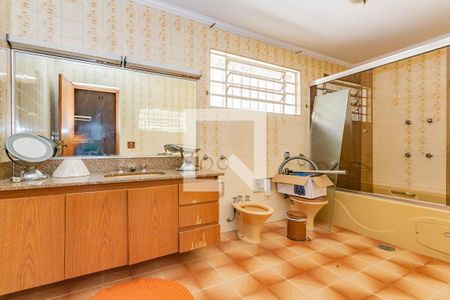 Casa à venda com 473m², 3 quartos e 4 vagas Casa à venda com 473m², 3 quartos e 4 vagasBanheiro da Suíte 2